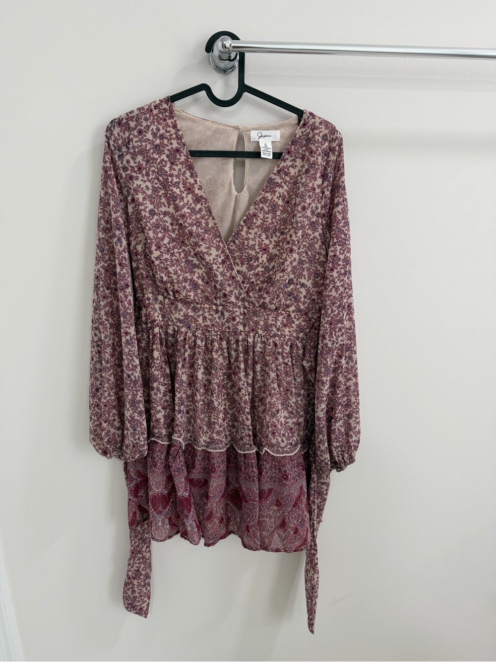 Free People Mauve Floral Mini Dress with V-Neck and Tiered Skirt